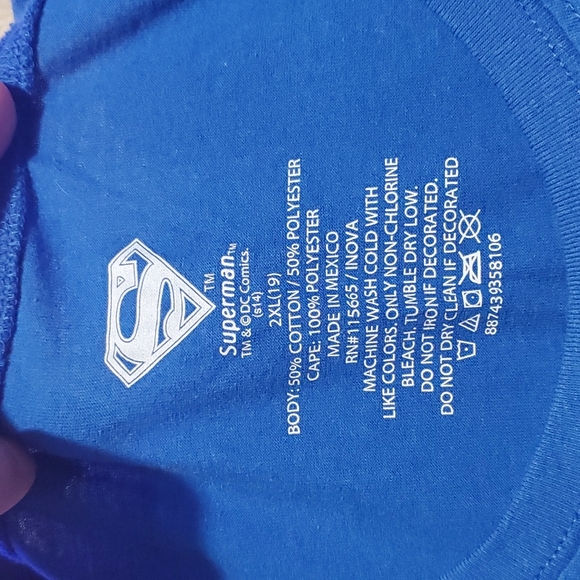 EUC Superman 🦸‍♂️ T-shirt - Picture 3 of 4